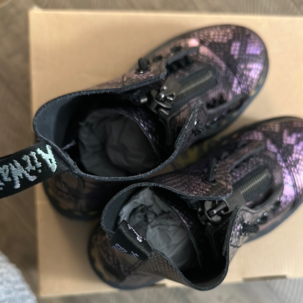 Dr. Martens Sinclairs Viper Croc Emboss (Discontinued) - Picture 8 of 13